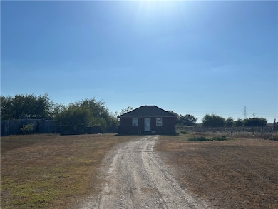 4501 W Grando Circle Dr, Robstown, TX 78380 - photo 2