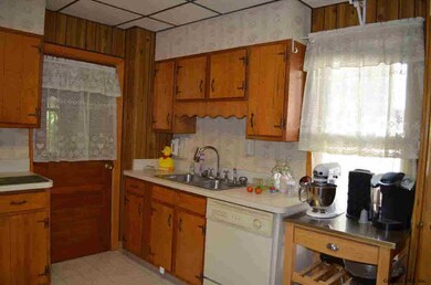 56 Prospect St, Glens Falls, NY 12801 - photo 5