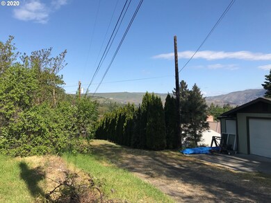 715 W 16th St, the Dalles, OR 97058 - photo 2