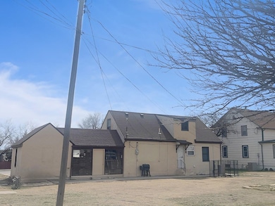 314 W Wash St, Jetmore, KS 67854 - photo 4