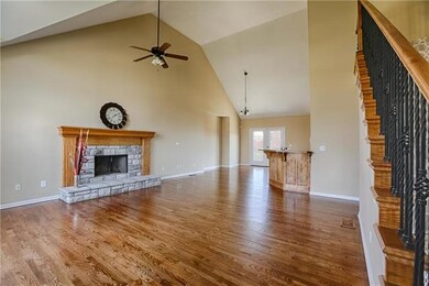 Open & Flowing Plan has lots of Natural light