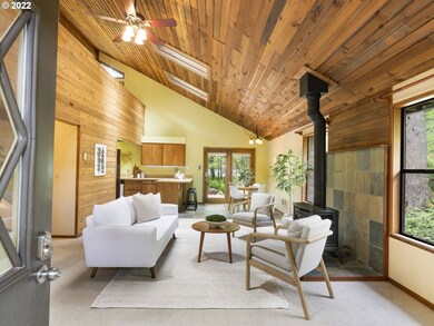 Living Room/Entrance