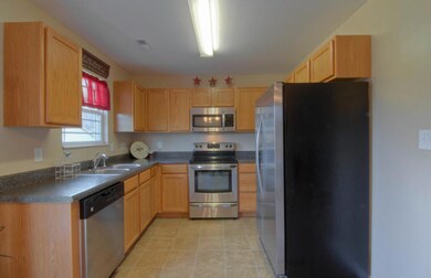 5110 Farmhouse View Ln-large-007-25-Kitc
