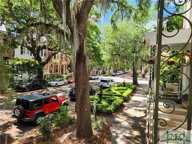 114 E Jones St unit B, Savannah, GA 31401 - photo 2