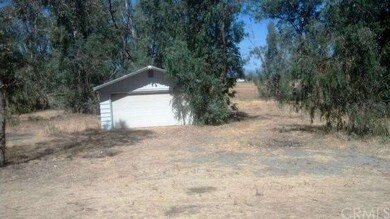 Detached garage towards rear of propety is extra d