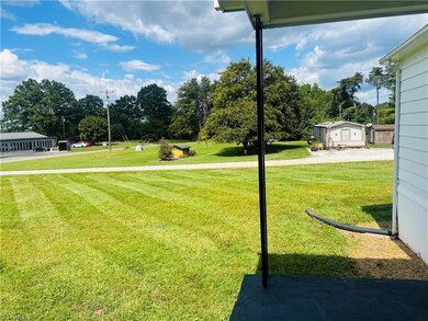 115 Stout Ln, Pilot Mountain, NC 27041 - photo 4