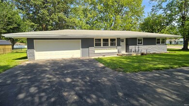 402 N Sims St, Swayzee, IN 46986 - photo 2