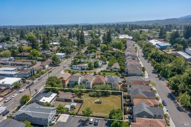 733 Healdsburg Ave, Healdsburg, CA 95448 - photo 3