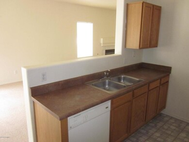 Kitchen (picture 3)