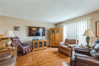 68 Julia Ann Dr NW, Cedar Rapids, IA 52405 - photo 2