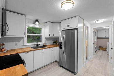 21 Barksdale Rd, West Hartford, CT 06117 - photo 7