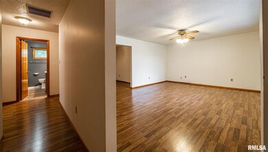 8 Sycamore Ln, Lincoln, IL 62656 - photo 3