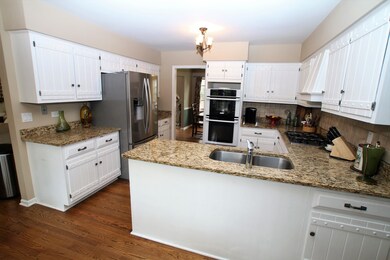 1136 Catalpa Ln, Naperville, IL 60540 - photo 3