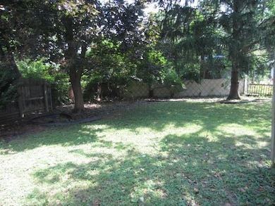 1622 Dundee Ct, Columbus, OH 43227 - photo 3