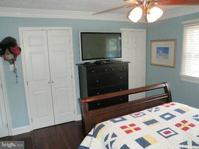 1427 Thies Dr, Pasadena, MD 21122 - photo 5