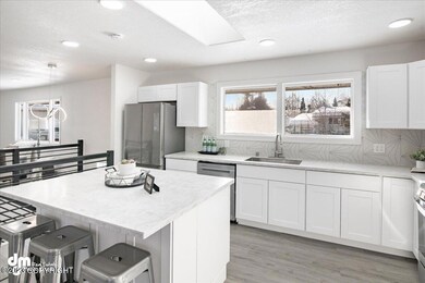 09-Kitchen_ELI05136-HDR-Edit