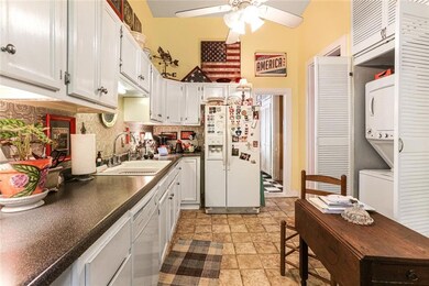 Center kitchen with stackable w/d