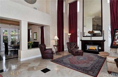 LUXURIOUS LIVING ROOM WITH SOARING CEILINGS, CUSTO