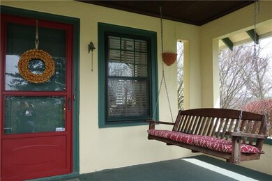 Charming covered front porch!