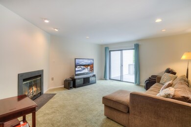 004_Living Room