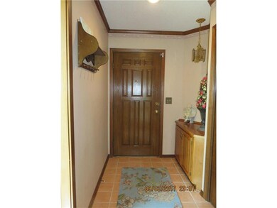 Entry w/Tile and Built-Ins