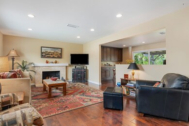 04 - Living Room