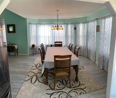 2704 S Narcissus Ct, Broken Arrow, OK 74012 - photo 5