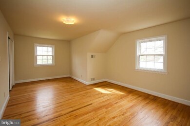 1012 Poplar Dr, Falls Church, VA 22046 - photo 3