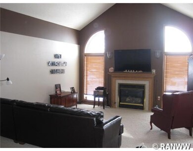 2027 W Ridge Dr, Eau Claire, WI 54703 - photo 4