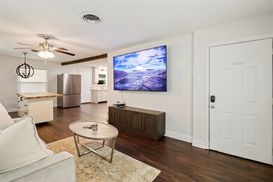 916 N Chenango St, Angleton, TX 77515 - photo 6