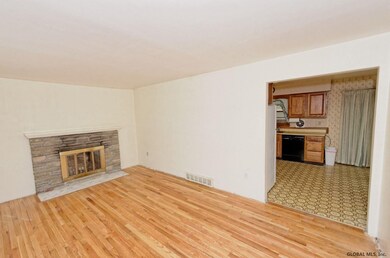 721 Pearse Rd, Schenectady, NY 12309 - photo 2