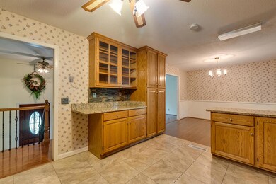 8705 Freida Ln-11