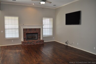 Huge family room with hardwoods