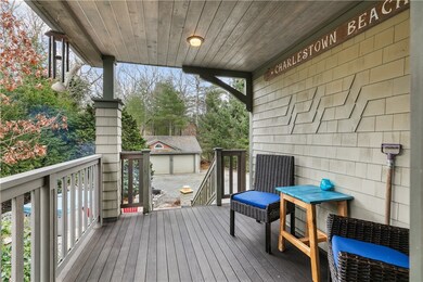 Outdoor entrance with mahogany ceiling