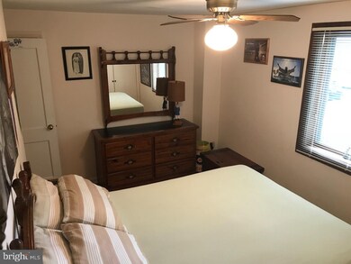 201 Evergreen Ave, Folsom, PA 19033 - photo 7