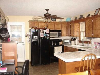 1421 Betsy Ln, Randleman, NC 27317 - photo 5