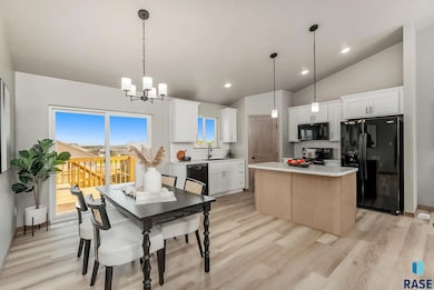 628 N Yankee Ave, Sioux Falls, SD 57110 - photo 4