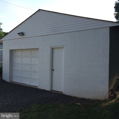 111 Courtney Dr, Manassas Park, VA 20111 - photo 3