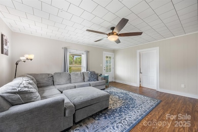 605 Old North Main St, Clover, SC 29710 - photo 5