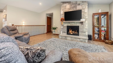 109 N Pyle Dr, Kingsford, MI 49802 - photo 6