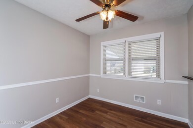 006-photo-dining-room-8822708