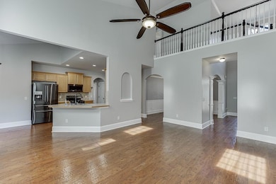 Open floorplan with lots of natural light!