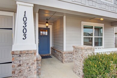 Cute entry and porch area