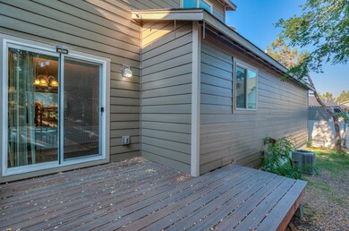 2004 NE Indigo Ln, Bend, OR 97701 - photo 5