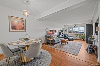 The Granada unit 4K, Bronx, NY 10463 - photo 2