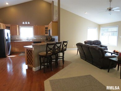 2107 W 57th St, Davenport, IA 52806 - photo 3
