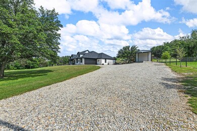 173 Cooperstown Dr, Springtown, TX 76082 - photo 3