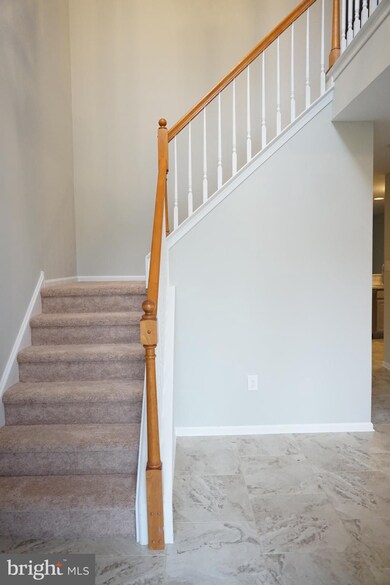 880 Doe Ct, Royersford, PA 19468 - photo 2