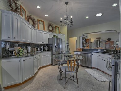 7362 SE 173rd Arlington Loop, The Villages, FL 32162 - photo 4