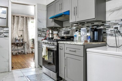 6334 N Mozart St, Chicago, IL 60659 - photo 4